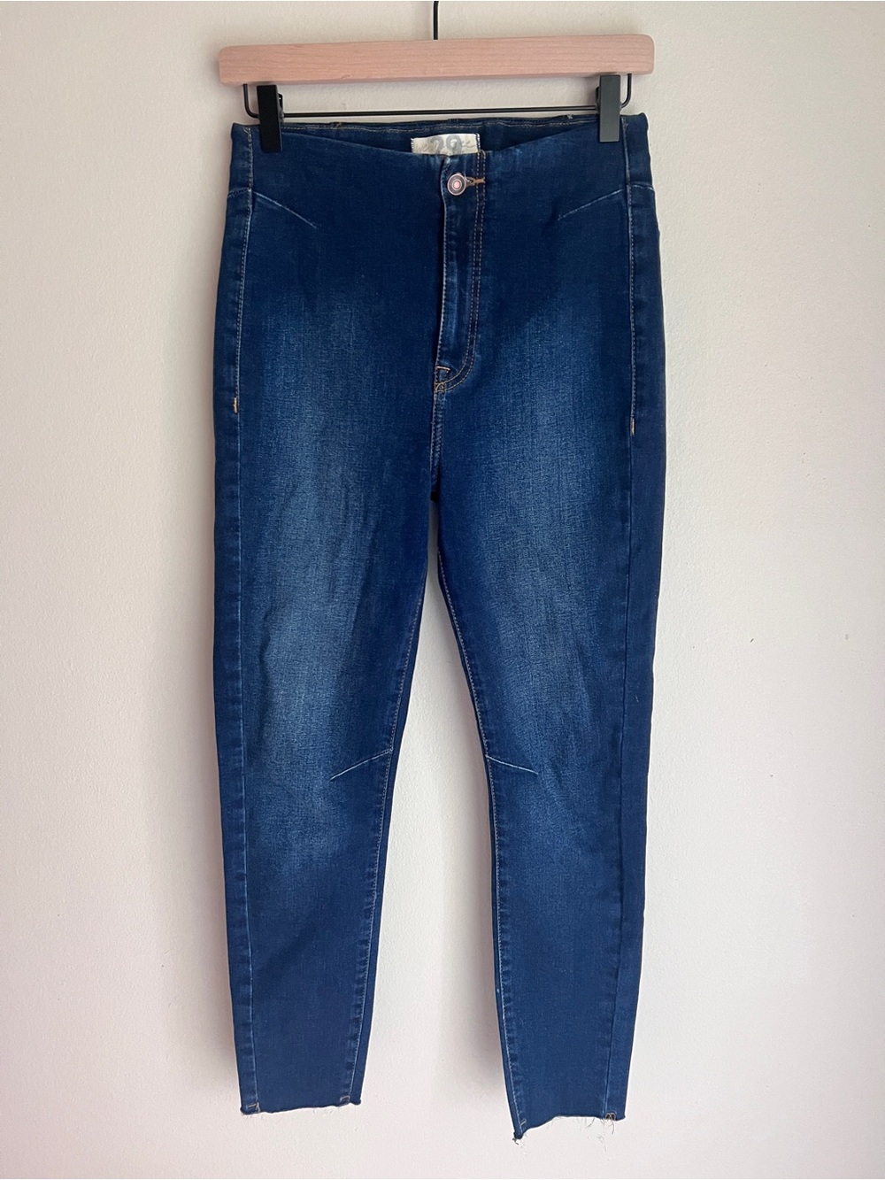 We The Free High Rise Stretch Dark Wash Cutoff Skinny Crop Jean Size 29